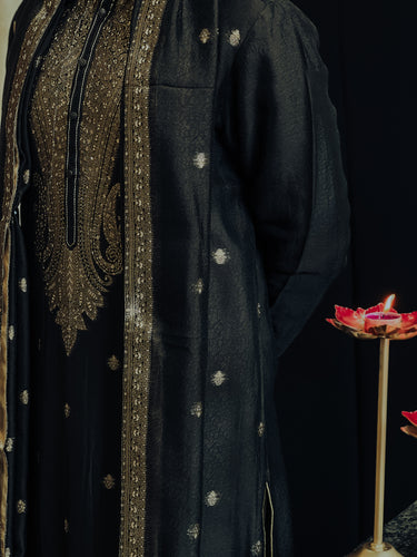 ALL OVER GOLD BROCADE DESIGN