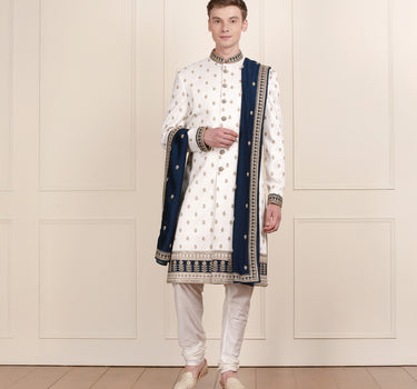 Men cream Sherwani coat, pant & dupatta