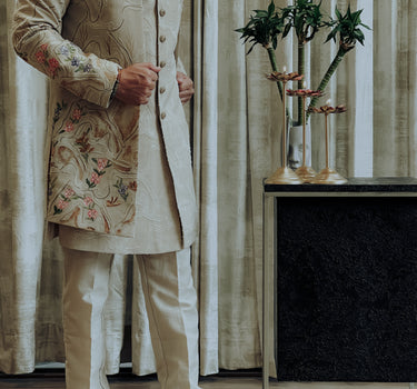 MODERN OPEN INDO WITH TEXTURED HAND PAINTED DESIGN