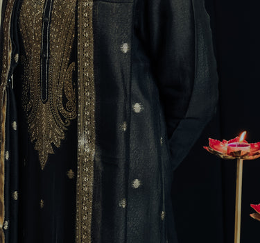 ALL OVER GOLD BROCADE DESIGN