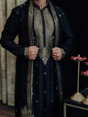 ALL OVER GOLD BROCADE DESIGN
