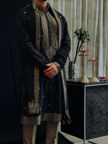ALL OVER GOLD BROCADE DESIGN